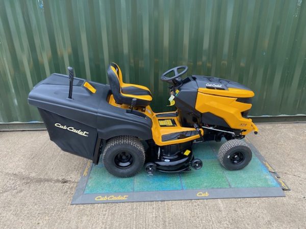 Cub Cadet XT2 QR106 1